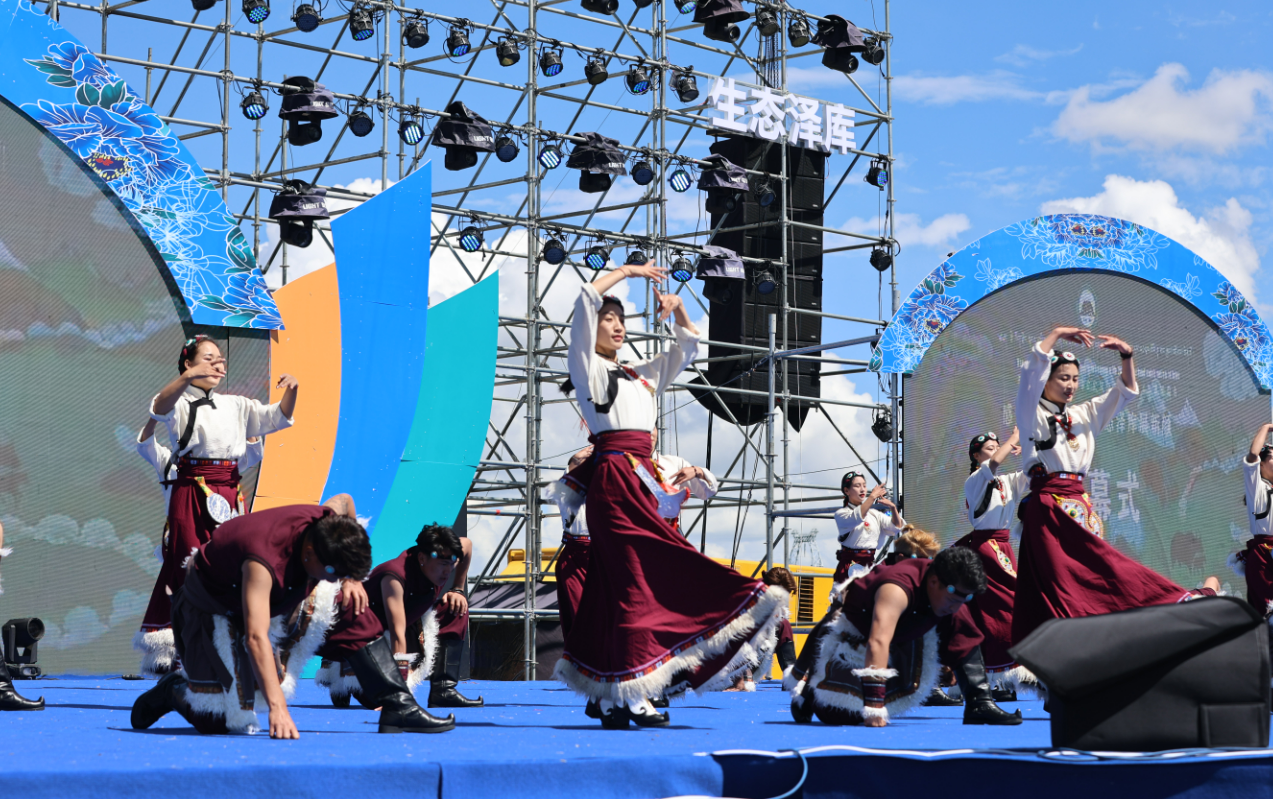 泽库县第二届游牧民俗文化旅游季暨2024年草原盛会圆满闭幕(图5)