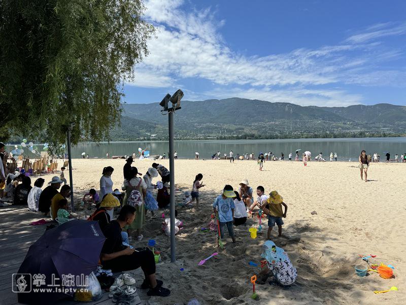 易倍网站：游客50284万人次旅游收入4706亿元！2024年凉山彝族火把节火爆出圈(图5)