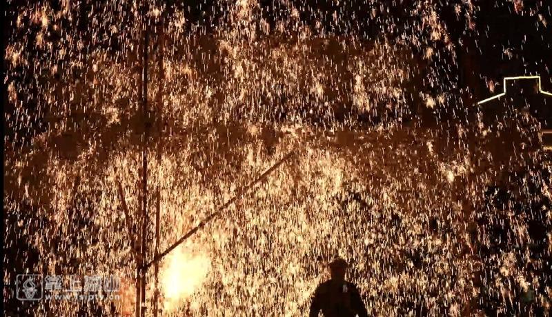 易倍网站：游客50284万人次旅游收入4706亿元！2024年凉山彝族火把节火爆出圈(图1)