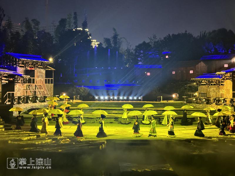 易倍网站：游客50284万人次旅游收入4706亿元！2024年凉山彝族火把节火爆出圈(图3)