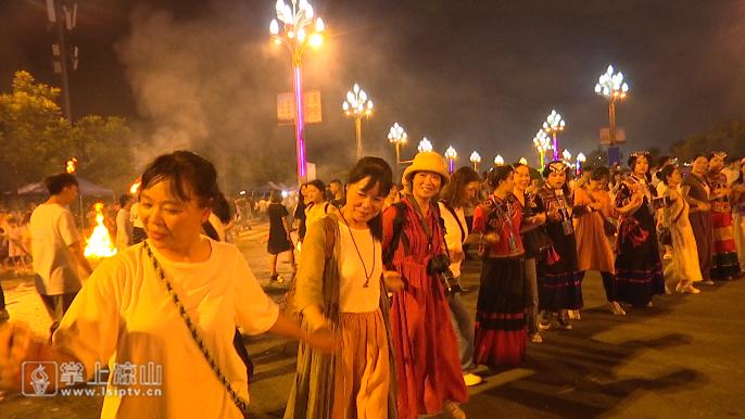 易倍网站：游客50284万人次旅游收入4706亿元！2024年凉山彝族火把节火爆出圈(图2)