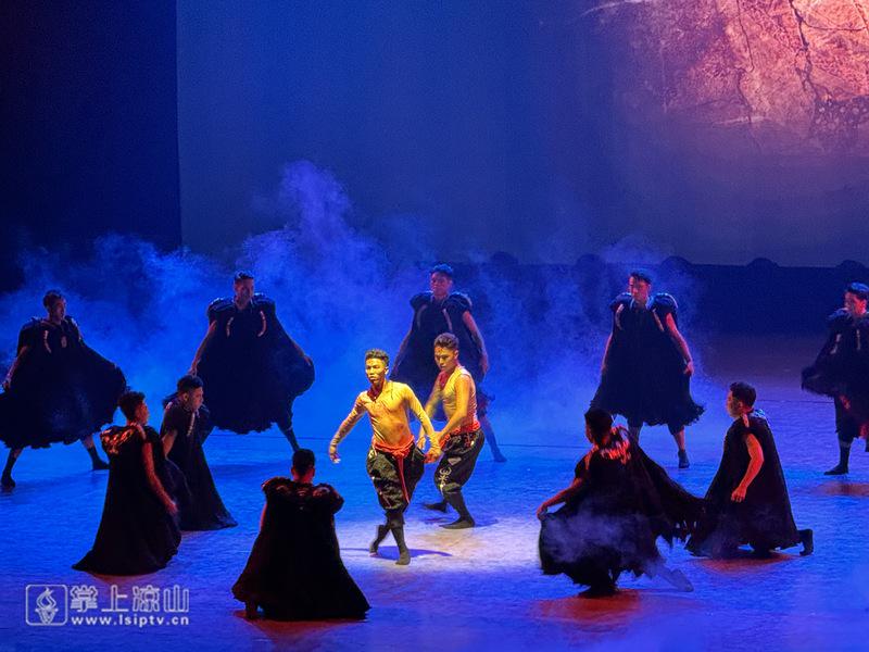 易倍网站：游客50284万人次旅游收入4706亿元！2024年凉山彝族火把节火爆出圈(图6)