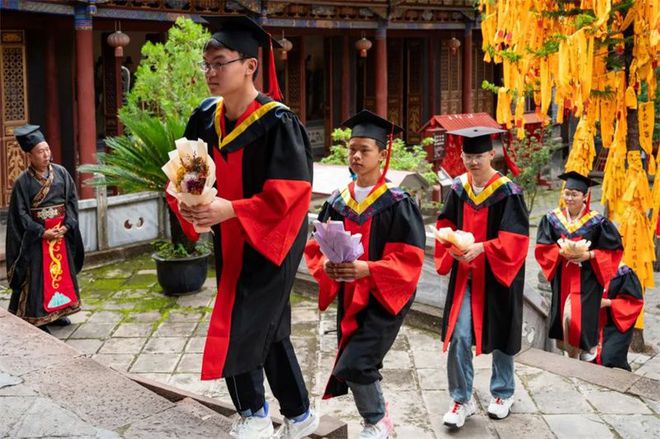 楚雄石羊古镇颁发2024年高考奖学金持续助力大姚教育与文旅发展(图2)