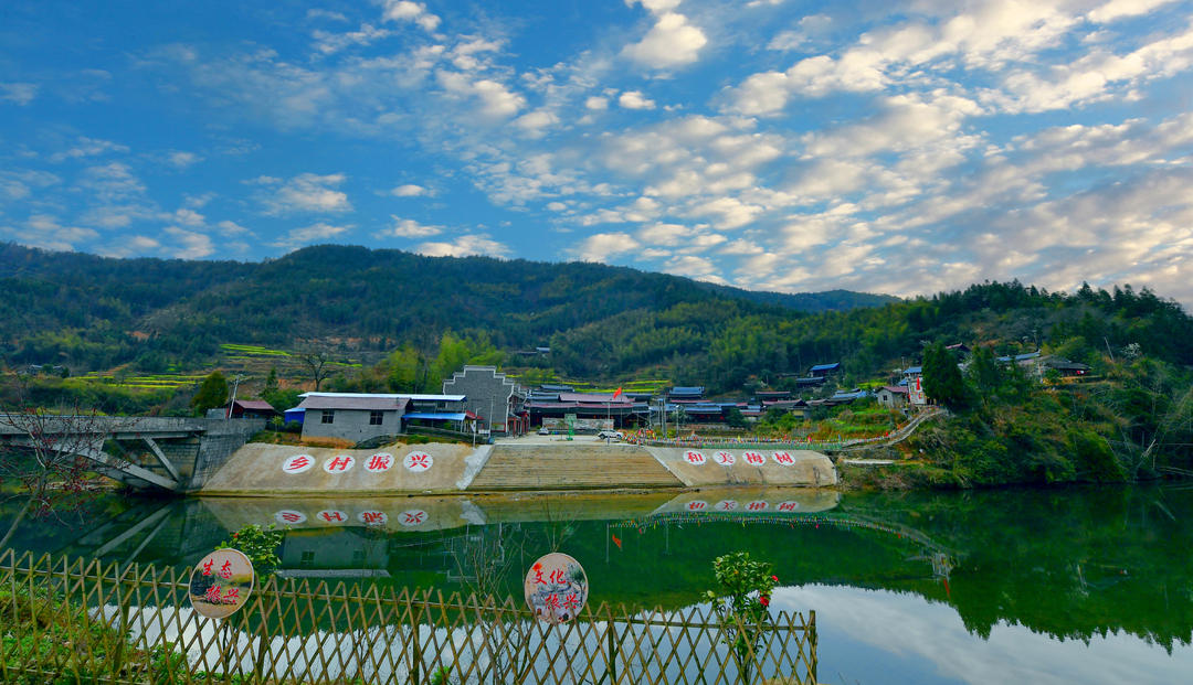 龚正出席第三届上海旅游投资促进大会文旅投资消费“双千亿”项目发布(图3)