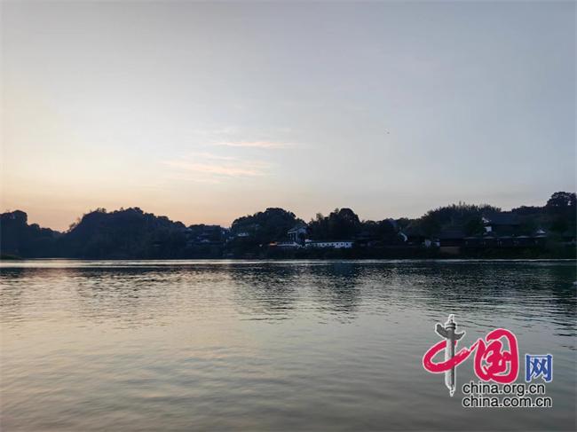 易倍网站：中国发布丨国内长线游主导今年国庆旅游市场“两新”政策助推居民消费增长(图1)