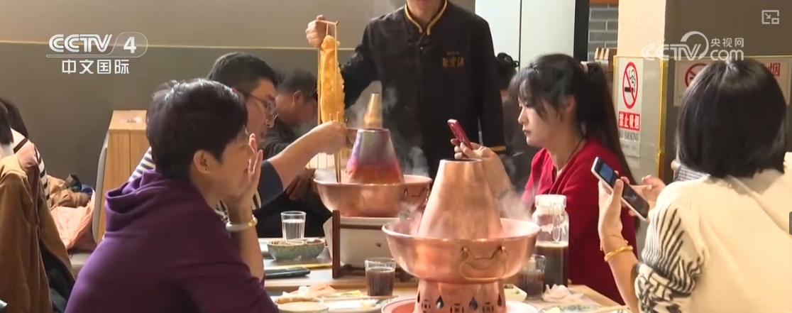 易倍：“滑雪+旅游”“滑雪+赛事”美食”……“冷冰雪”助燃“热经济”(图4)