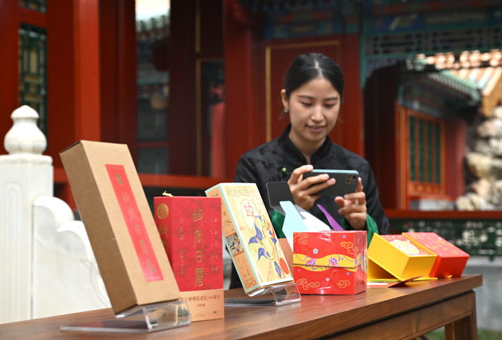 易倍EMC平台：新华网文化观察丨2024年那些火出圈的文创(图10)