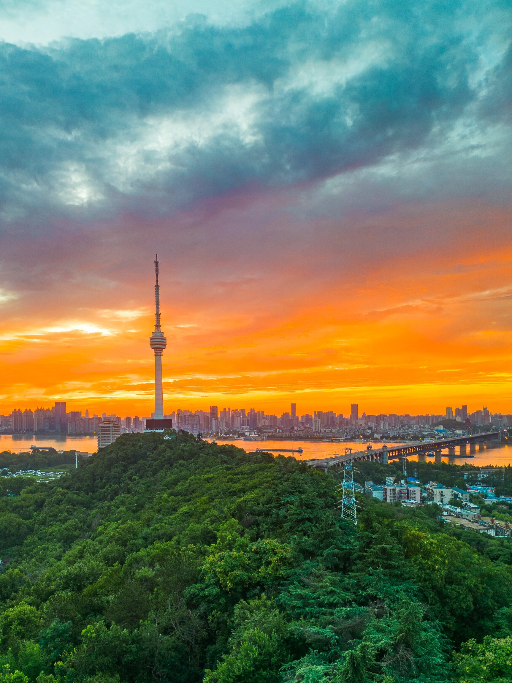 共话打造世界知名文化旅游目的地2025湖北文化旅游发展大会开幕(图2)