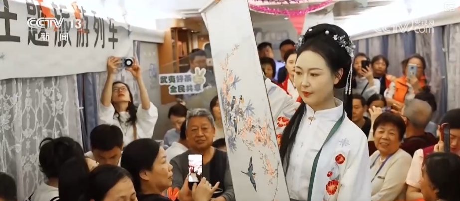 “车票+景区+酒店”织就辐射网银发列车构建移动文化消费体验空间(图14)