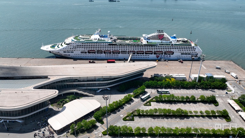 外国旅游团乘坐邮轮入境“到港即下”助推天津邮轮经济发展(图2)