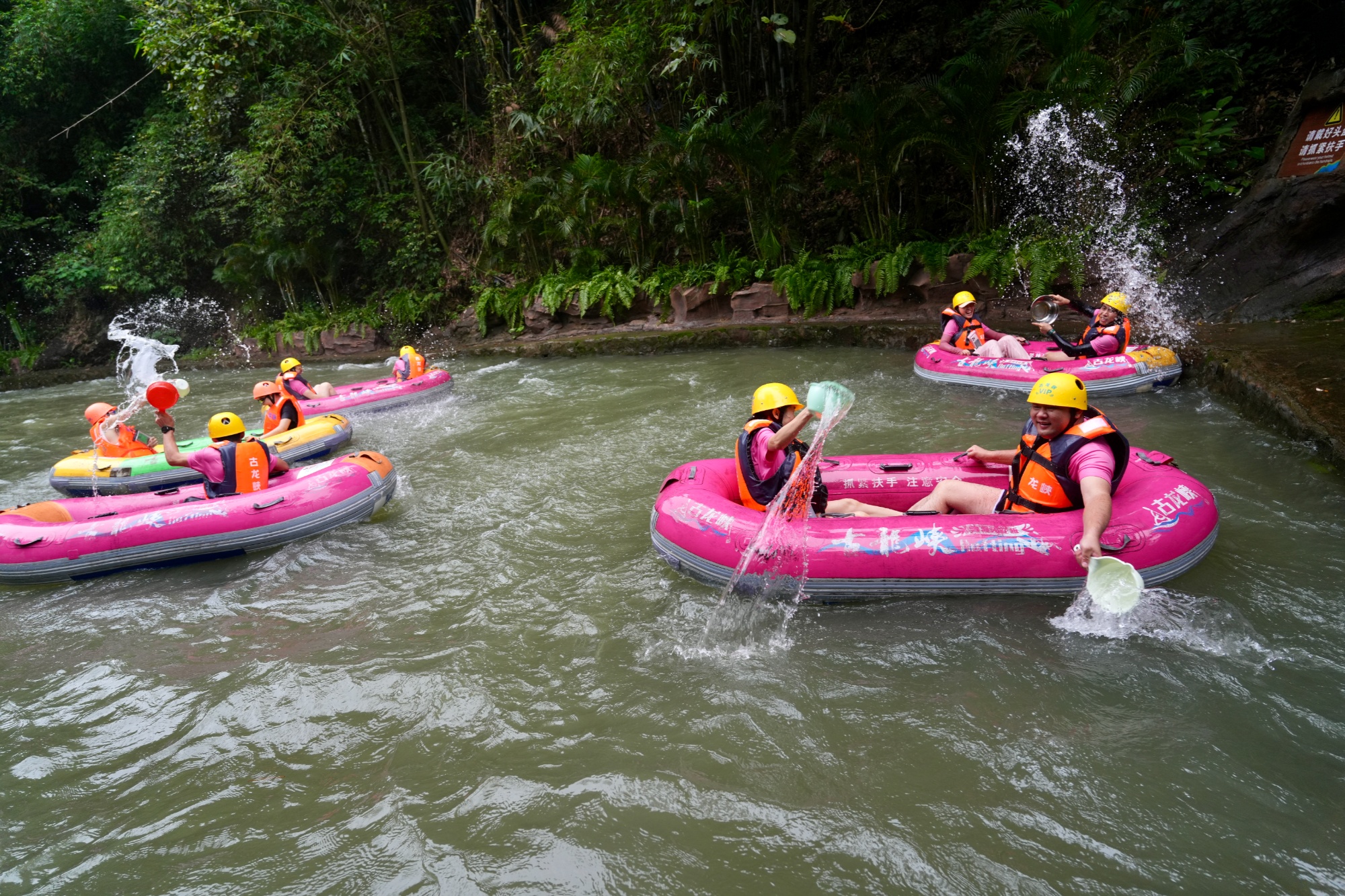 易倍网站：国际赛事+甜蜜之旅引爆清远夏日激情！2025广东·清远漂流文化旅游季启动(图3)