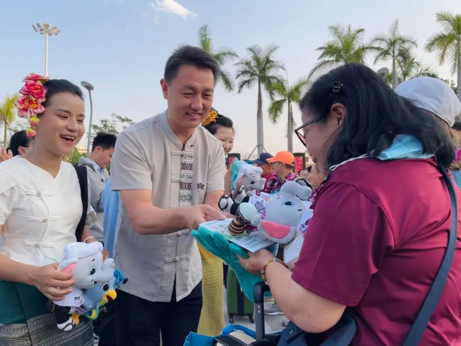 “免签政策+”助力云南西双版纳入境游持续攀升_新华网(图2)