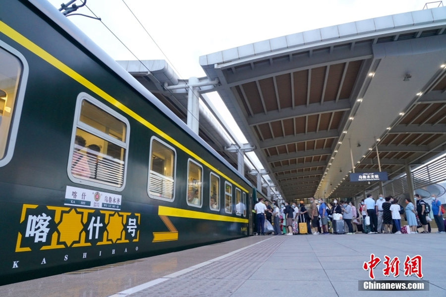易倍：“喀什号”飞驰新疆铁路铺就旅游发展黄金道(图2)