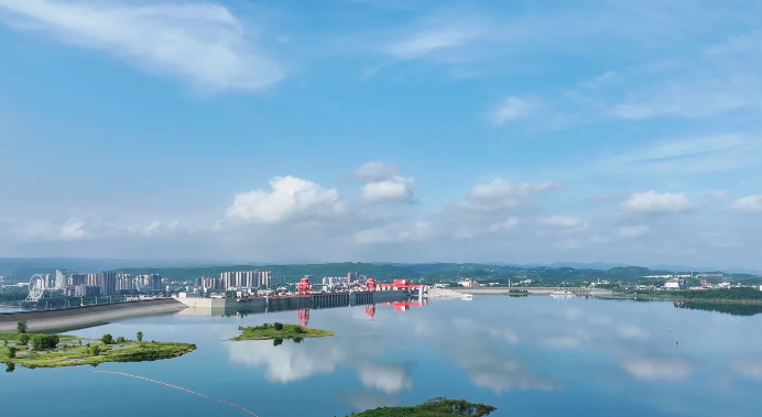 易倍网站：【理响中国·薪火“燃”青春】一滴水的“增值”之旅：从绿水青山到金山银山(图3)