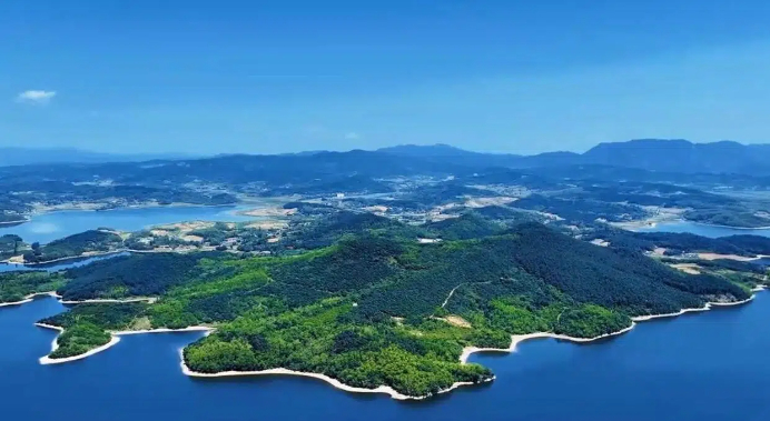易倍网站：【理响中国·薪火“燃”青春】一滴水的“增值”之旅：从绿水青山到金山银山(图6)