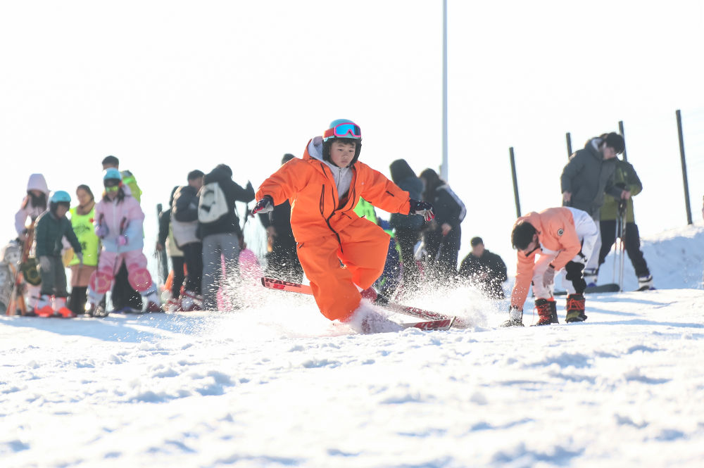 冰雪旅游持续升温搅“热”开年消费市场(图2)
