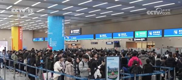 易倍EMC平台：697亿人次、↑142%免签“组合拳”成为文旅流量引擎2025年出入境人数创新高(图1)