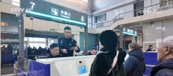 易倍EMC平台：697亿人次、↑142%免签“组合拳”成为文旅流量引擎2025年出入境人数创新高(图2)