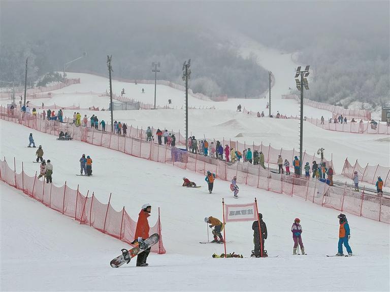 从“一季热”到“四季忙”——太白县以冰雪运动推动全域旅游持续升温(图1)