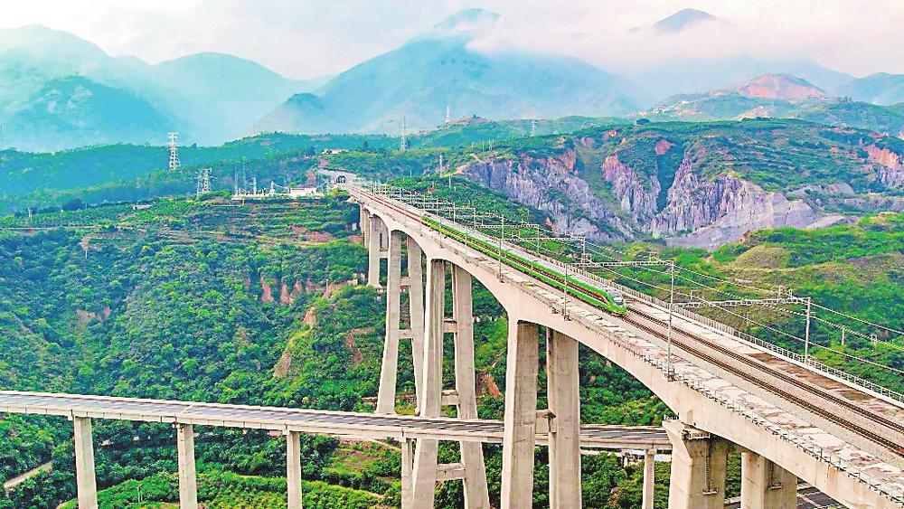 飞龙越山水丝路满欢歌_新华网(图1)