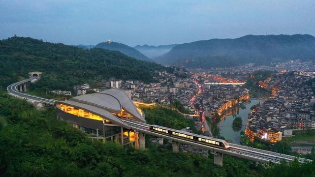 征集“共富之路•光影见证”凤凰时代发展成就主题摄影展(图1)